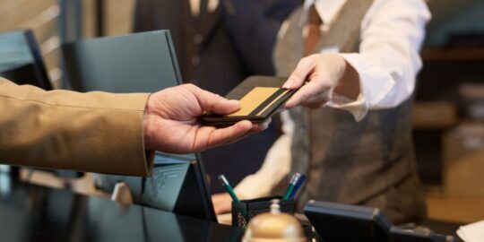 Gestión de pagos en hoteles: errores frecuentes y cómo evitarlos