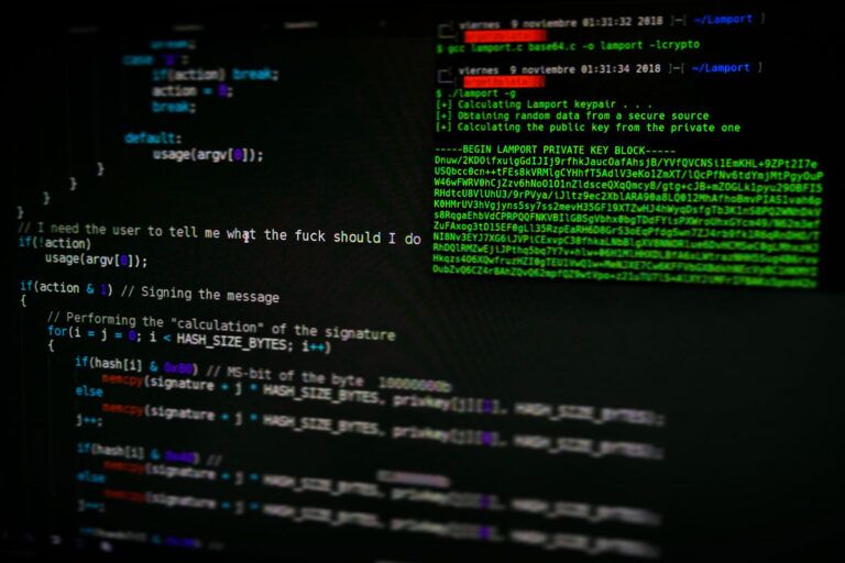 Schermo di un pc che simula un attacco hacker per eseguire un penetration test.