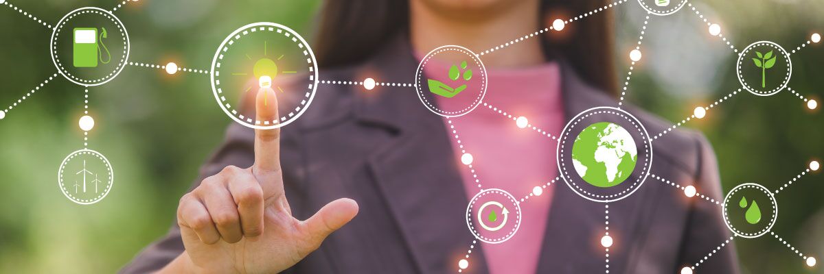 persona indica le componenti di ESG Italia in un'immagine digitale