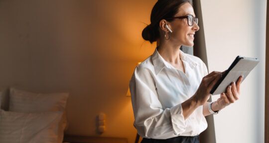Albergatrice di hotel di lusso attua una strategia di marketing digitale