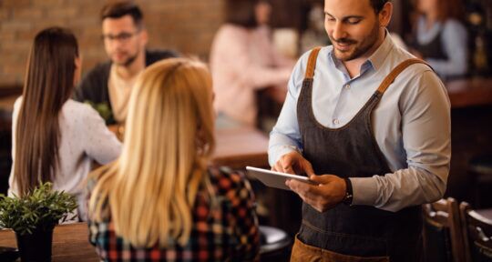 cameriere in un ristorante digitale