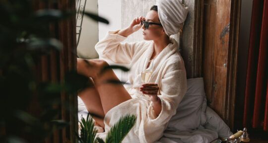 Cliente dell'hotel di lusso effettua un'esperienza personalizzata